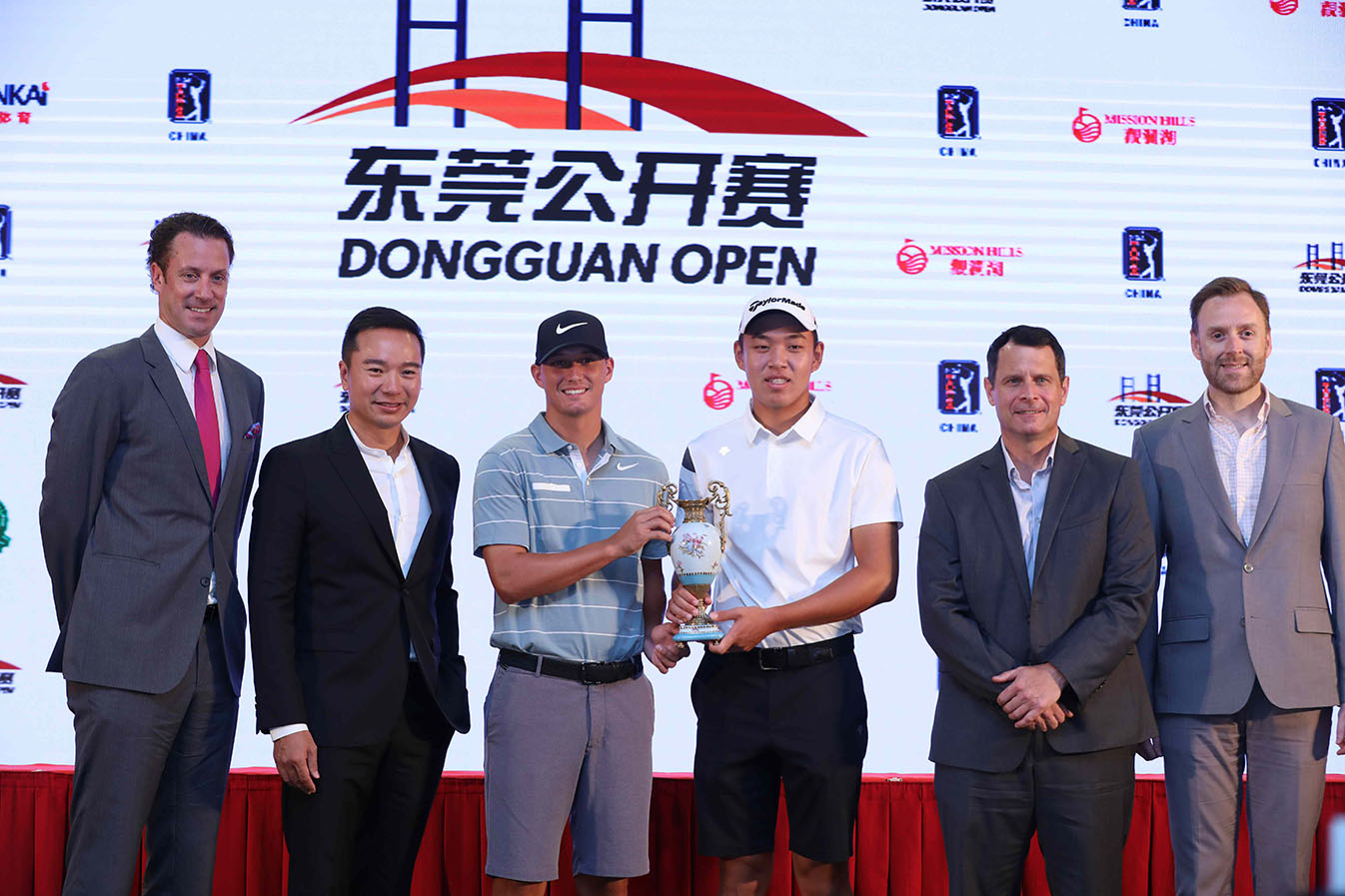Photo caption 1 – The scholarship programme was announced during the Dongguan Open~1